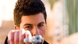 Ukrajinský teenager hrozil pejskařovi v Liberci pistolí: Kvůli jedinému nevulgárnímu gestu