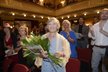 Luba Skořepová si v náchodském divadle během finále soutěže Muž roku 2013 vysloužila potlesk vestoje
