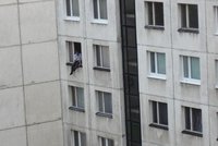 Družku chtěl vyhodit ze 6. patra!
