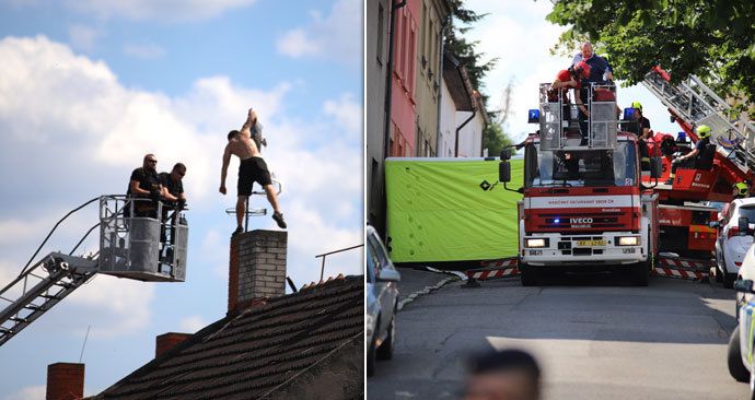 Muž na střeše v Malešicích odmítal několik hodin slézt dolů.