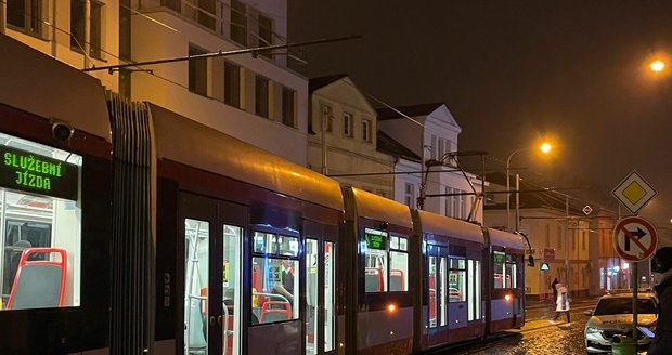 V tramvaji našli mrtvého muže. Podle policie zemřel bez cizího zavinění. (26. ledna 2023)