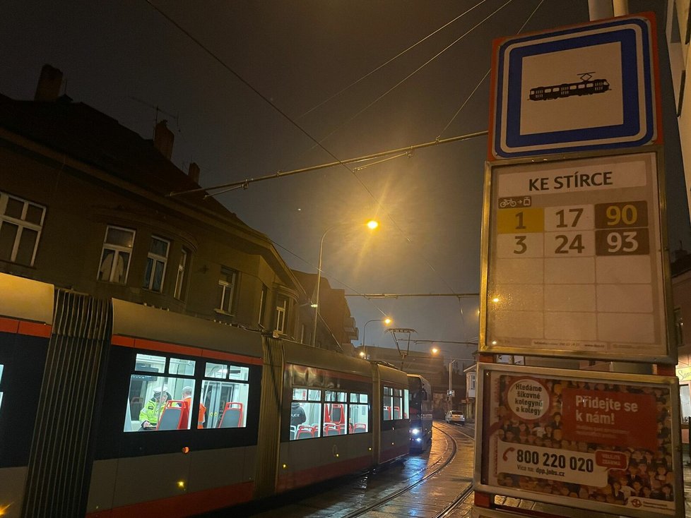 V tramvaji našli mrtvého muže. Podle policie zemřel bez cizího zavinění. (26. ledna 2023)