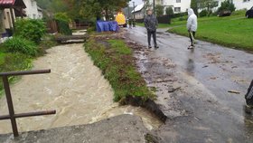 Jankovický potok se takto rozvodnil v roce 1986 a způsobil stejně jako nyní škody na obecním majetku. Život si ale nevyžádal.