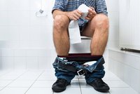 Práce pro otrlé: Strážníci museli budit muže, který usnul při "trůnění" na záchodě