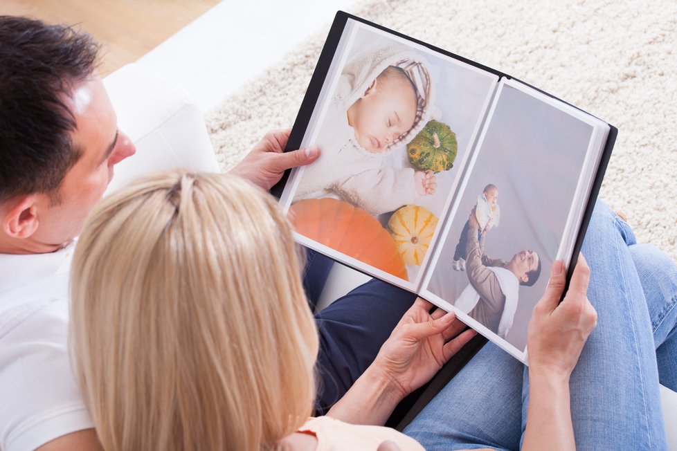 Ani při prohlížení fotografií si Martina nebyla schopna nic vybavit.