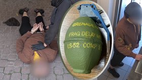 Policisté dopadli muže, který vykrádal směnárny v několika českých městech. Používal k tomu věrohodnou atrapu granátu. 
