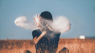 Jak změnit nepovedený první dojem? Ptali jsme se body-psychoterapeutky Jak změnit nepovedený první dojem? Ptali jsme se body-psychoterapeutky