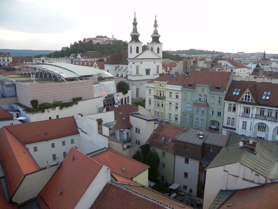 Muzejní noc v Brně. Zájemci o výhled ze staré radniční věže museli zvládnout dlouhou frontu a 173 schodů na ochoz.