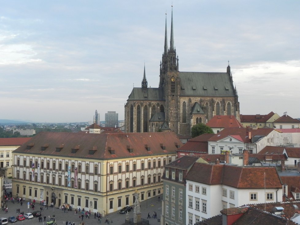 Muzejní noc v Brně. Zájemci o výhled ze staré radniční věže museli zvládnout dlouhou frontu a 173 schodů na ochoz.