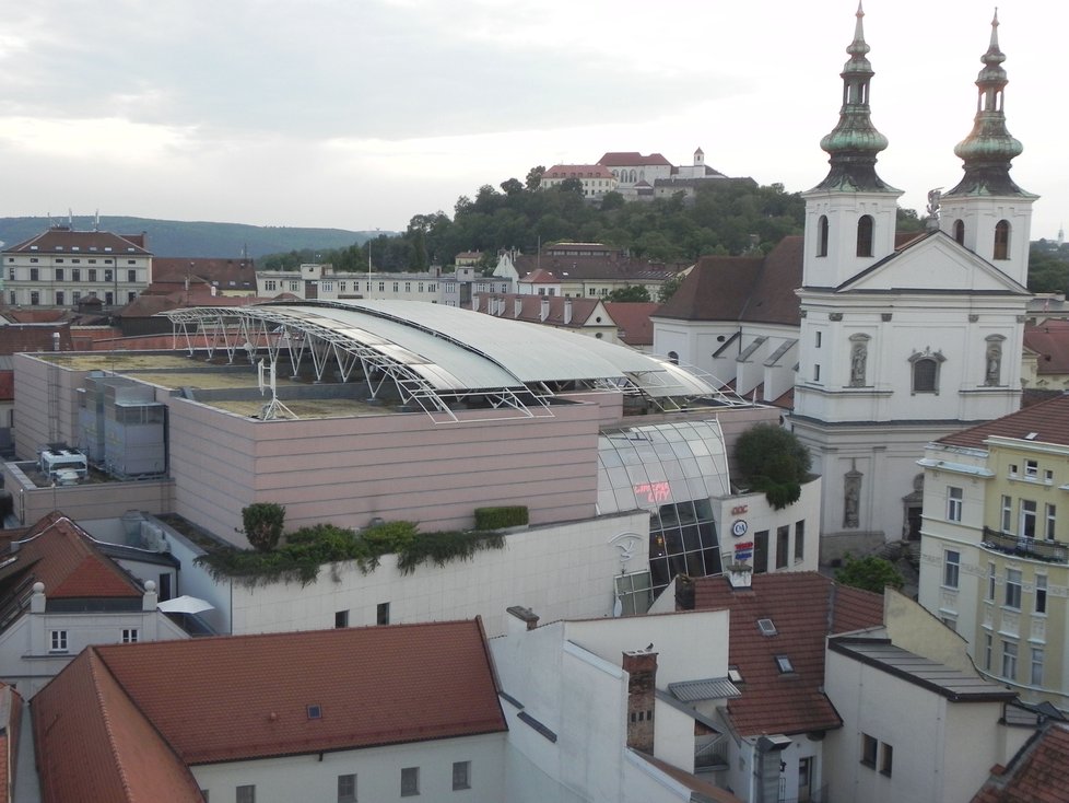 Muzejní noc v Brně. Zájemci o výhled ze staré radniční věže museli zvládnout dlouhou frontu a 173 schodů na ochoz.