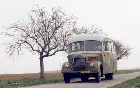 Dvoudveřový autobus Praga RN.