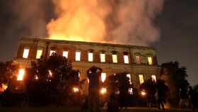 Národní muzeum Brazilcům zničil požár. Zachránili 1500 z 20 milionů artefaktů