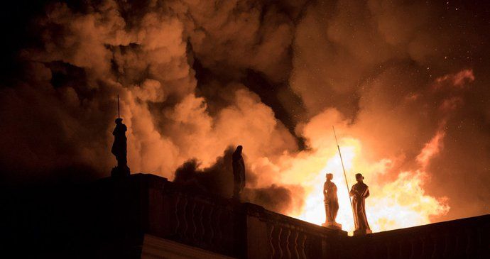 Požár v brazilském muzeu zničil 20 milionů exponátů.