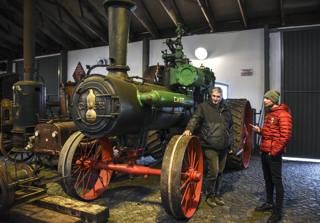 „Moje první parní věc. Vážně srdcovka,“ podotýká šedesátiletý sběratel k parnímu traktoru Case z roku 1913