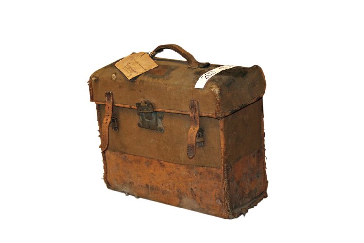 Cestovní kufr z plátna a kůže pro dopravu složeného ateliérového fotoaparátu