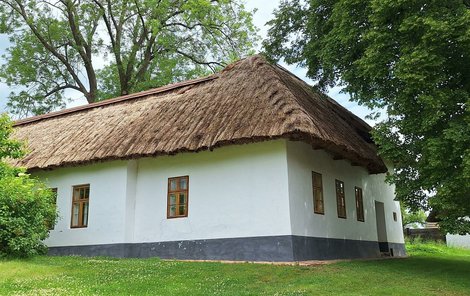 Domek čp. 62 na Potůčkovém je nejstarší. Na trámu je letopočet 1782. Poslední majitelka v něm žila ještě v 60. letech 20. století. Domek čp. 62 na Potůčkovém je nejstarší. Na trámu je letopočet 1782. Poslední majitelka v něm žila ještě v 60. letech 20. století.