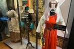 Od pravěku ke Fraku: díky virtuálnímu šatníku si návštěvníci muzea města Prahy mohou vyzkoušet dobové oděvy