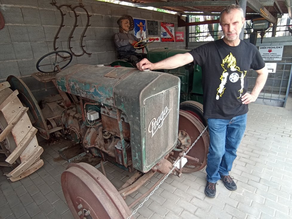 Jan Drozd s traktorem Praga.