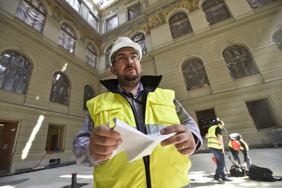 Národní muzeum pustí do historické budovy návštěvníky ještě při rekonstrukci.