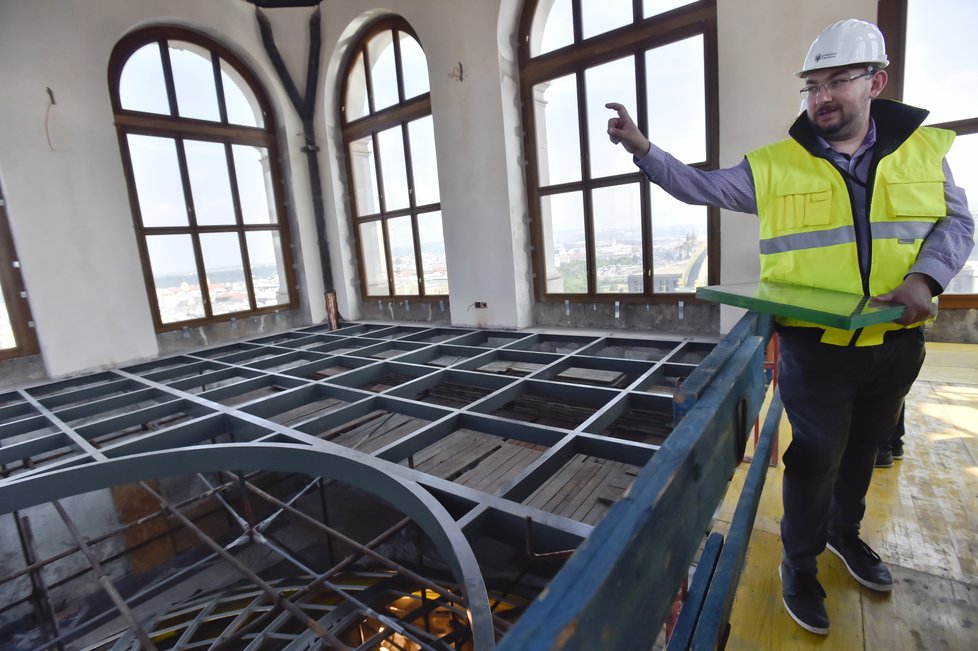 Národní muzeum pustí do historické budovy návštěvníky ještě při rekonstrukci.