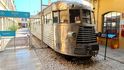 V roce 1937 jste se mohli na italských tratích svézt tímto vlakem značky Piaggio. Dnes zdobí vchod do továrního muzea. V roce 1937 jste se mohli na italských tratích svézt tímto vlakem značky Piaggio. Dnes zdobí vchod do továrního muzea.
