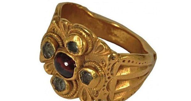 Zloději ukradli vzácný prsten starý 1800 let!