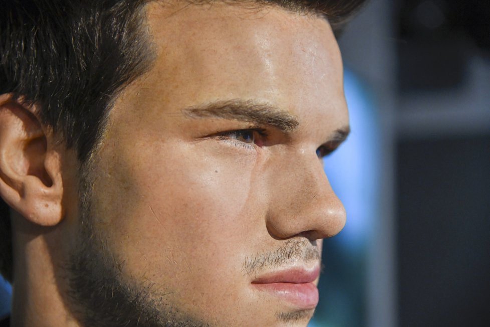 I hvězda všech dívek a žen, herec Taylor Lautner ze série Stmívání je vyveden do nejmenšího detailu.