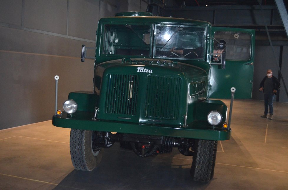 Historicky prvním exponátem kopřivnického muzea náklaďáků se stala Tatra 128.