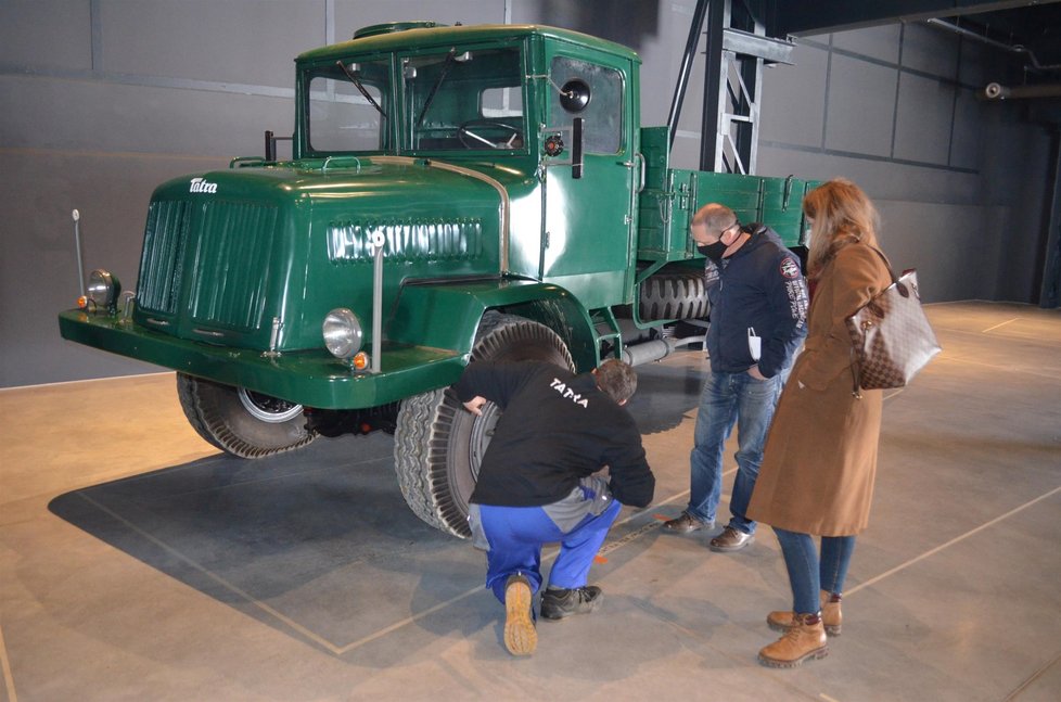 Historicky prvním exponátem kopřivnického muzea náklaďáků se stala Tatra 128.