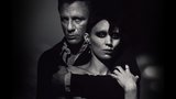 Bond Daniel Craig s nahou dívkou na plakátu