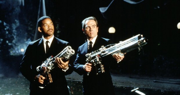 Will Smith a Tommy Lee Jones ve filmu Muži v černém