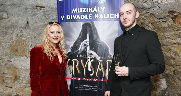 Režisérka muzikálu Krysař Mirjam Landa s představitelem Krysaře Přemyslem Pálkem.