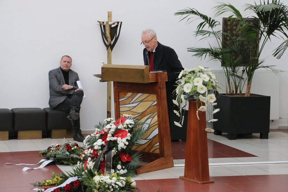 Poslední rozloučení s Oldřichem Veselým: Jedním z řečníků byl jeho spoluhráč z kapely Synkopy Jiří Rybář