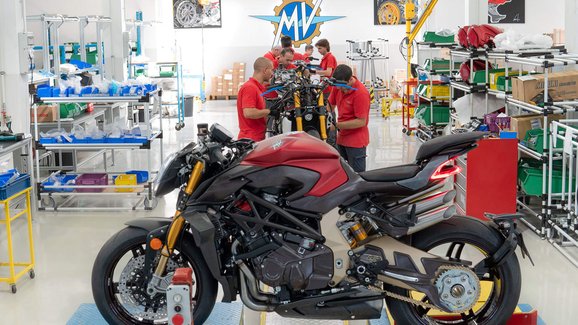 MV Agusta zahájila sériovou výrobu nové generace čtyřválců 