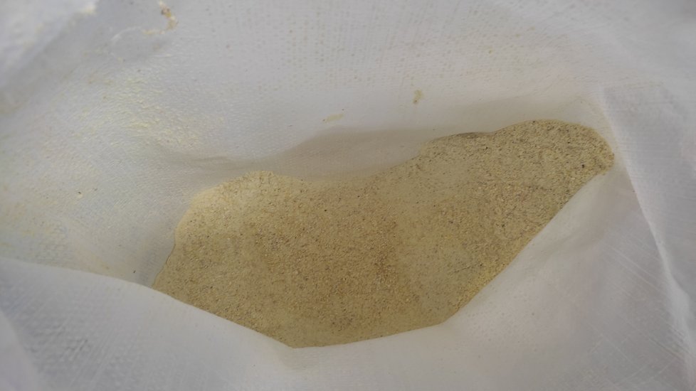 Jedna ze základních surovin pro Myco materiál - kukuřičný šrot.