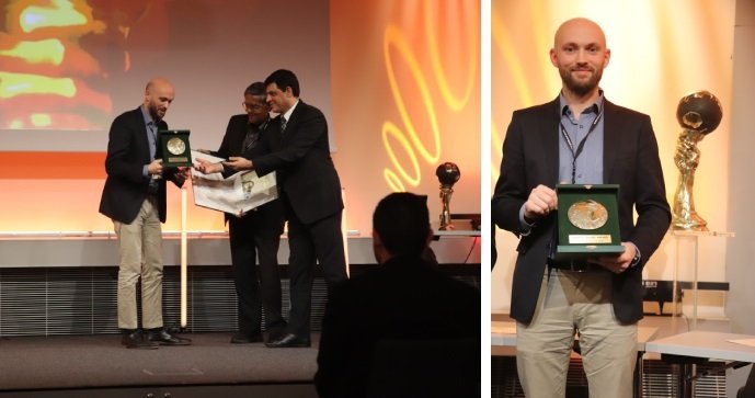Předávání zlaté medaile a David Minařík se zlatou medailí z celosvětového finále Energy Globe Award.