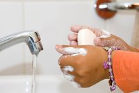 Mýdlo je stejně účinné jako dezinfekce