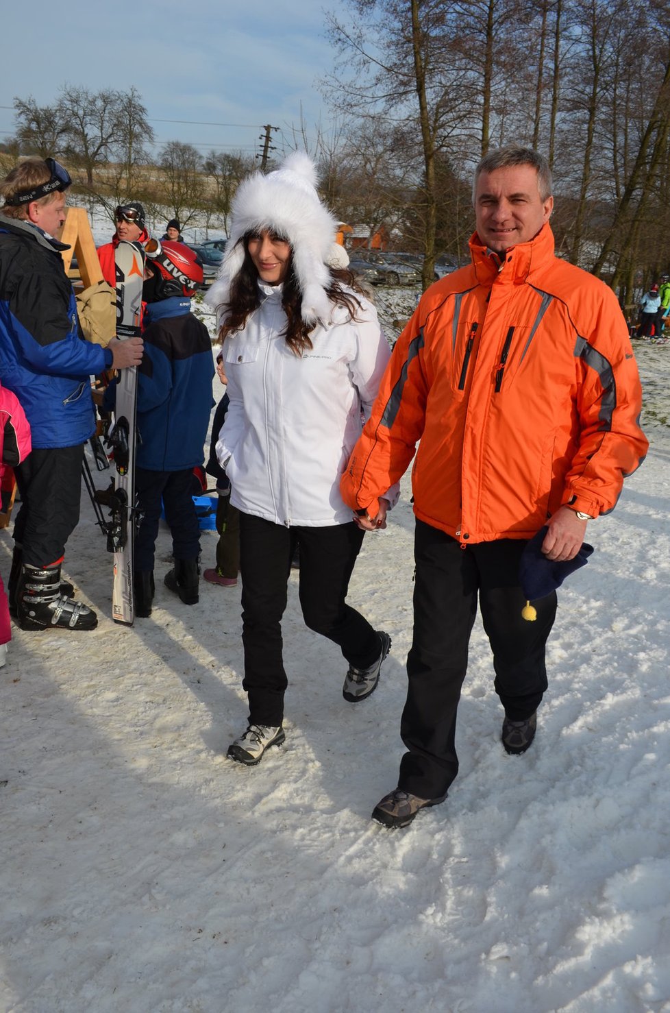 Kancléř Mynář na zimní procházce s partnerkou Alex Noskovou