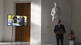 Briefing vedoucího Kanceláře prezidenta republiky Vratislava Mynáře ke zdravotnímu stavu prezidenta Miloše Zemana na Pražském hradě (21. 10. 2021).