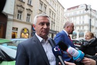Mynářova záhadná cesta do Kataru: Letěl tam bez vědomí vlády a se známým z vymahačského byznysu?