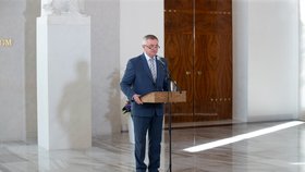 Hradní kancléř Vratislav Mynář na tiskové konferenci (17. 10. 2021)