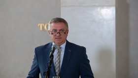 Hradní kancléř Vratislav Mynář na tiskové konferenci (17. 10. 2021)