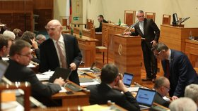 Hradní kancléř Vratislav Mynář se nevyhnul v Senátu na kritice za údajné ovlivňování soudců (20. 3. 2018)