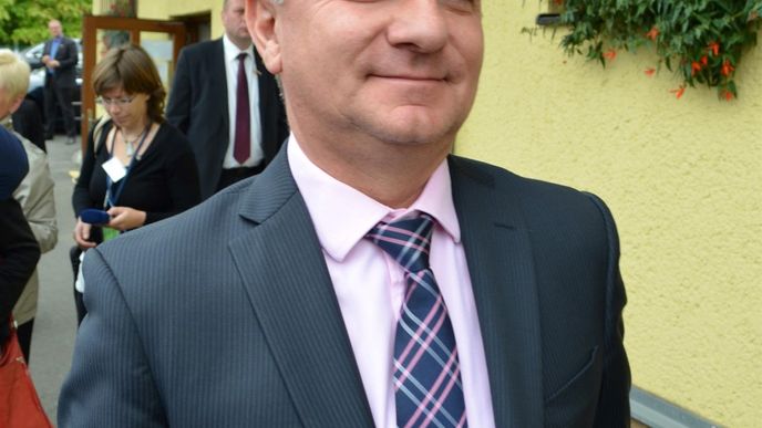 Kancléř Vratislav Mynář stáhnul žalobu kvůli bezpečnostní prověrce na stupeň přísně tajné. Nevěří prý soudům (25. 1. 2019) Kancléř Vratislav Mynář stáhnul žalobu kvůli bezpečnostní prověrce na stupeň přísně tajné. Nevěří prý soudům (25. 1. 2019)
