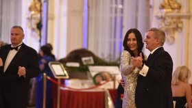 Alex Mynářová tančí se svým manželem Vratislavem Mynářem na pátém charitativním plese prezidenta republiky (10.1.2020)