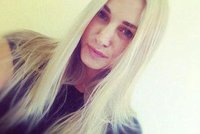 Smrtící polibek na dobrou noc: Alergickou blondýnku zabil přítel jedinou pusou