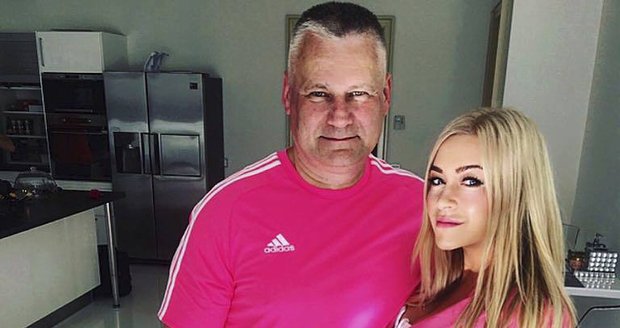 Česká Barbie Dominika Myslivcová: Kajínka navlékla do růžového trička!
