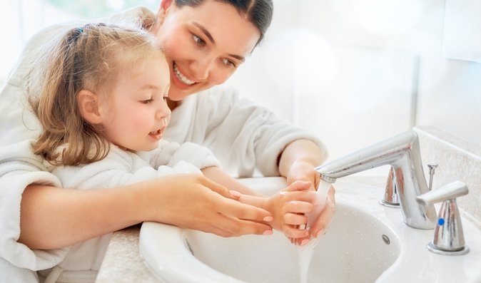 Světový den hygieny rukou: Jak a kdy si je správně mýt?