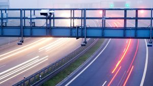 PPF buduje mezinárodní mýtné impérium. Systém pro české dálnice jí vydělává čím dál více