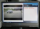 Kamera načte registrační tabulku auta a systém v kontrolním vozidle pak ukáže, zda je poplatek uhrazen či nikoli